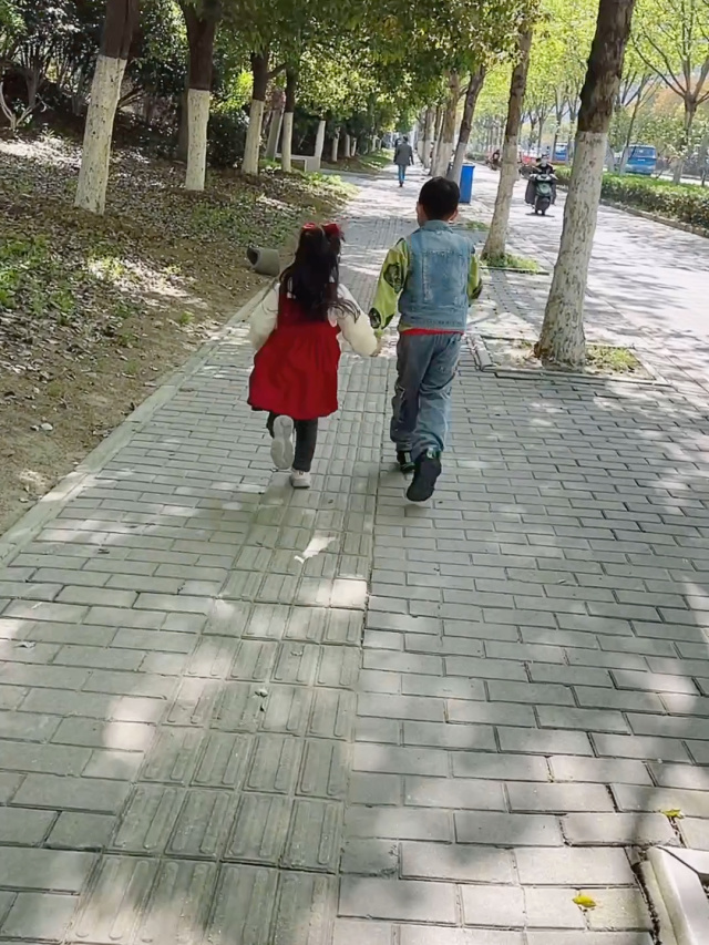 教程分享“牵手跑的快有挂怎么看的出来”(确实能开挂)-第3张图片