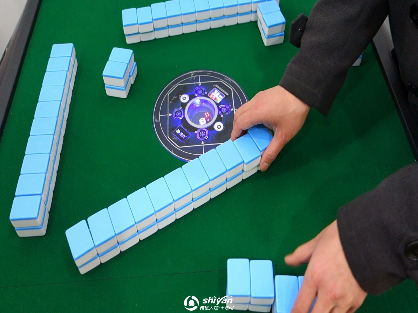 必备科技“微乐麻将开挂神器”(原来真的有挂)-第1张图片