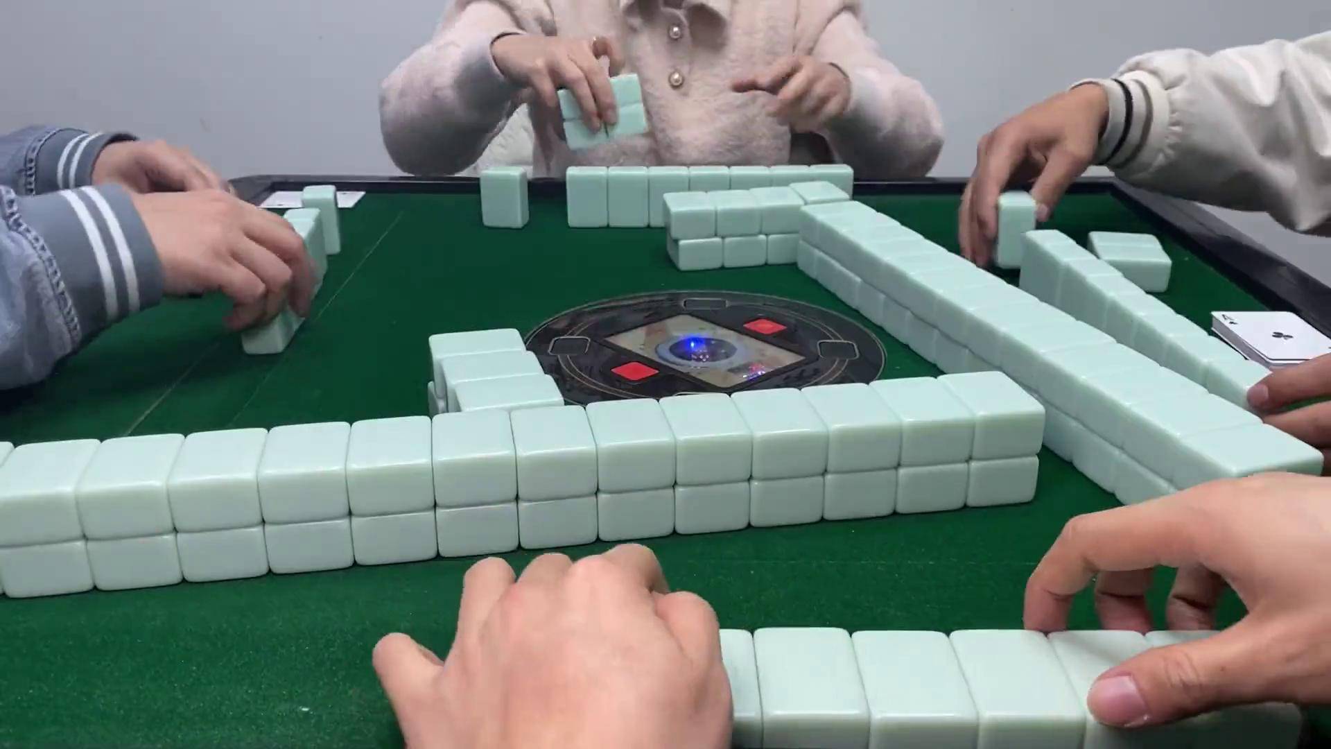 分享一款“贵州捉鸡麻将有挂吗”分享装挂步骤-第2张图片