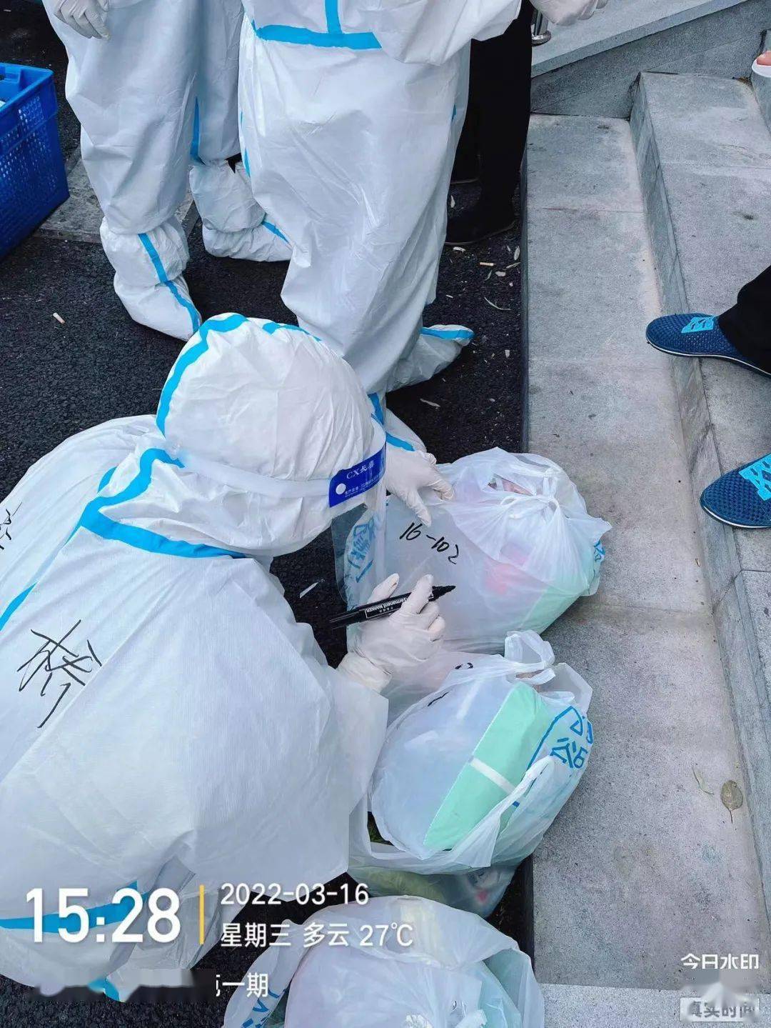 北京四区所有社区恢复二级响应〃北京本轮疫情首现社区工作人员确诊